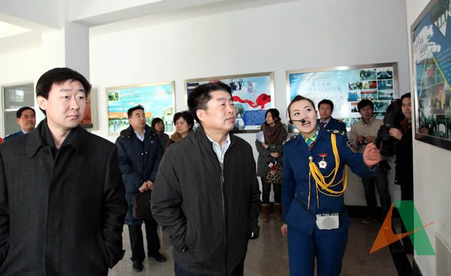 孔凡太、张晓海等领导在济南绕城高速机场收费站检查指导集团创先争优活动