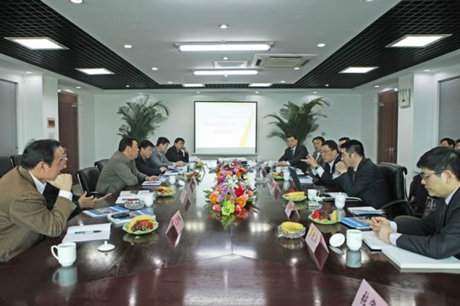 省国资委主任谭成义听取工作汇报