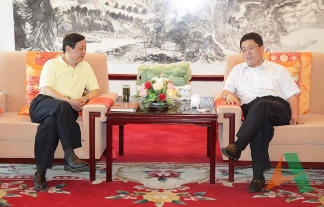 6月3日，集团公司总经理王玉君会见济南市历下区区委常委、常务副区长李光忠一行。集团公司副总经理马骥、总经理助理于少明参加会见