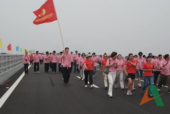 1KM健步走现场