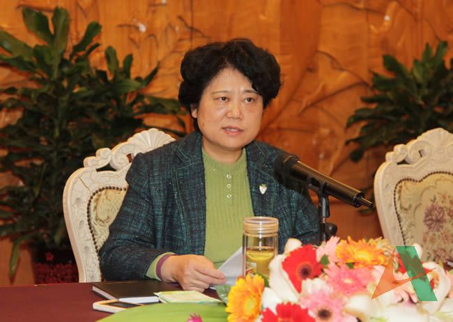 集团党委副书记、纪委书记、工会主席李萍在开班式上作重要讲话